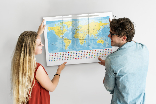 Pizarra borrable de cristal con imanes Un mapa del mundo para la personalización y los recuerdos.