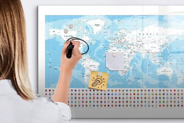 Pizarra borrable de cristal con imanes Mapa del mundo con lugares para marcar.
