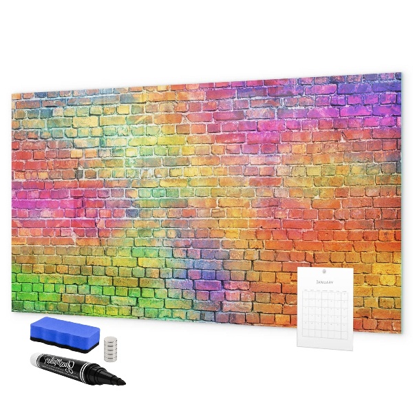 Pizarra magnética de pared con rotulador Una pared colorida con espacio para fotos.