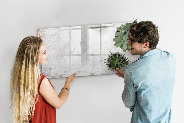Pizarra borrable de cristal con imanes Un elegante tablero para presentar fotos.