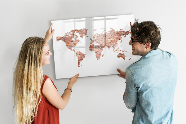 Pizarra magnética de pared con rotulador Mapa del mundo con fotos y notas.