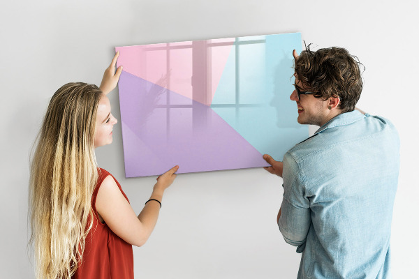 Pizarra magnética de pared con rotulador Un tablero colorido para notas y fotos.