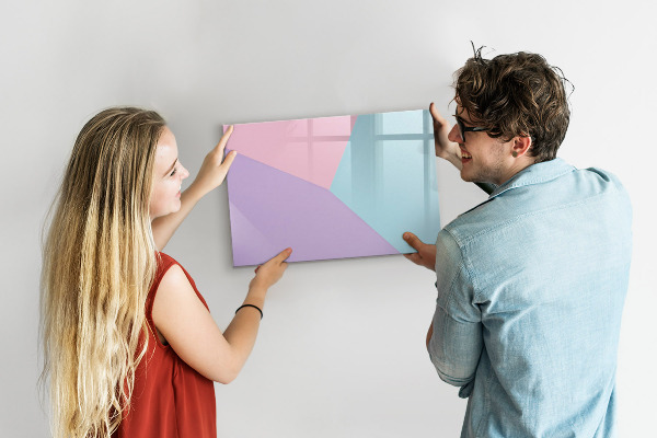 Pizarra magnética de pared con rotulador Un tablero colorido para notas y fotos.