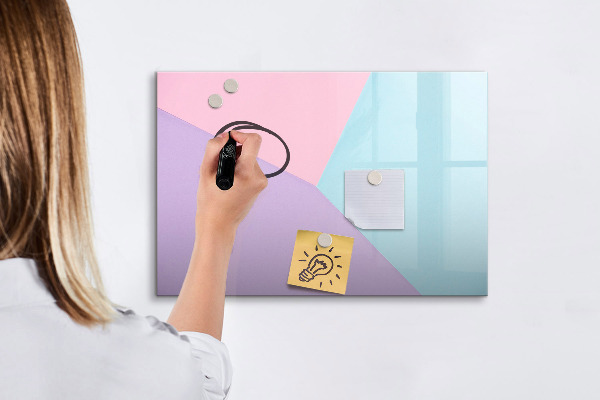 Pizarra magnética de pared con rotulador Un tablero colorido para notas y fotos.