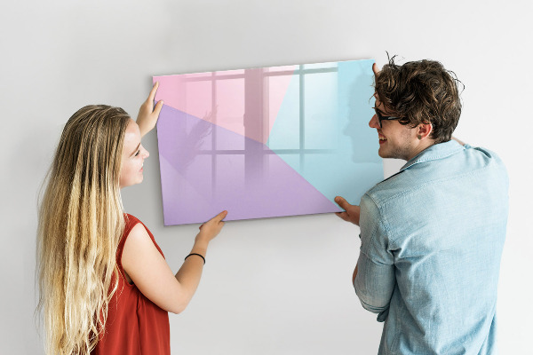 Pizarra magnética de pared con rotulador Un tablero colorido para notas y fotos.