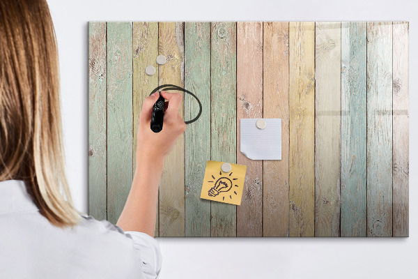 Pizarra magnética de pared con rotulador Un tablero colorido para fotos y notas.
