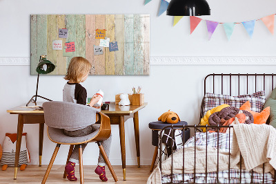 Pizarra magnética de pared con rotulador Un tablero colorido para fotos y notas.