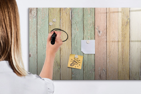 Pizarra magnética de pared con rotulador Un tablero colorido para fotos y notas.