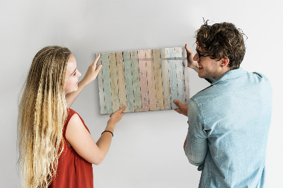 Pizarra magnética de pared con rotulador Un tablero colorido para fotos y notas.