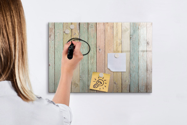 Pizarra magnética de pared con rotulador Un tablero colorido para fotos y notas.