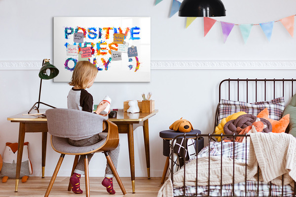 Pizarra magnética de pared con rotulador Vibraciones positivas con un estilo colorido