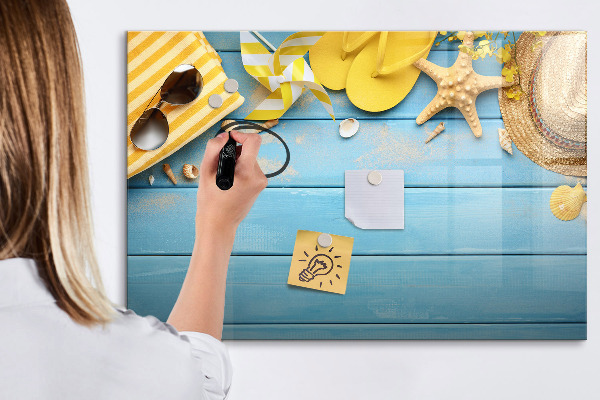 Pizarra magnética de pared con rotulador Recuerdos de verano sobre un fondo azul
