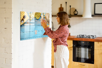Pizarra magnética de pared con rotulador Recuerdos de verano sobre un fondo azul