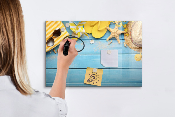 Pizarra magnética de pared con rotulador Recuerdos de verano sobre un fondo azul