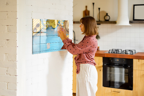 Pizarra magnética de pared con rotulador Recuerdos de verano sobre un fondo azul