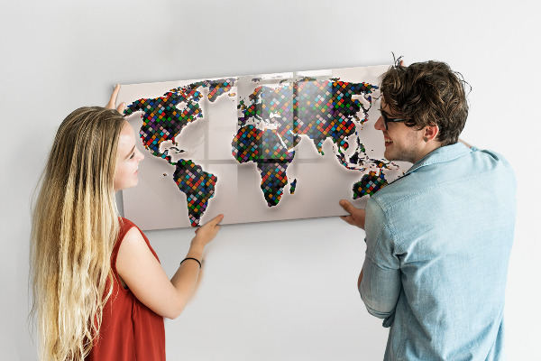 Pizarra magnética de pared con rotulador Mundo interactivo con lugares para tomar fotos.