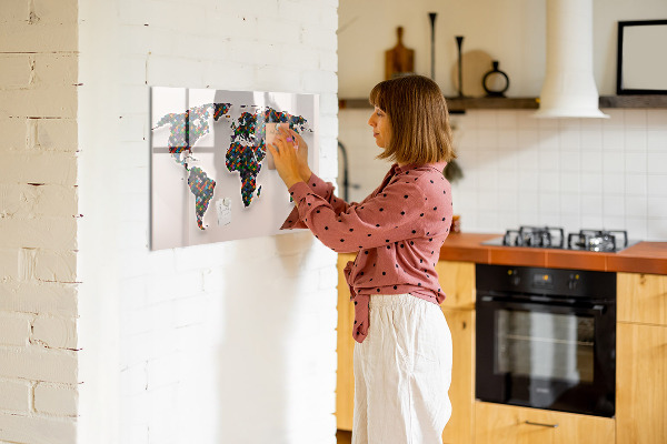 Pizarra magnética de pared con rotulador Mundo interactivo con lugares para tomar fotos.