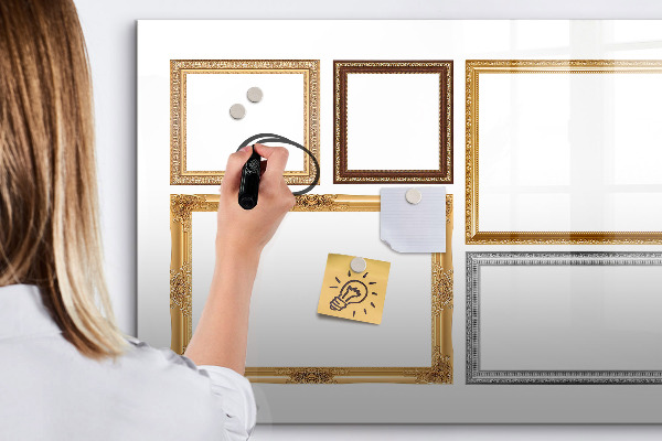 Pizarra borrable de cristal con imanes Un espacio creativo para fotos y notas.