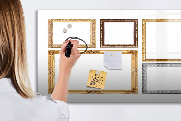 Pizarra borrable de cristal con imanes Un espacio creativo para fotos y notas.