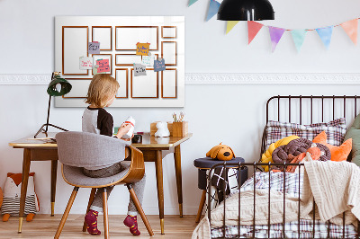 Pizarra magnética de pared con rotulador Un espacio creativo para recuerdos y fotos.