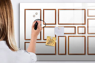 Pizarra magnética de pared con rotulador Un espacio creativo para recuerdos y fotos.