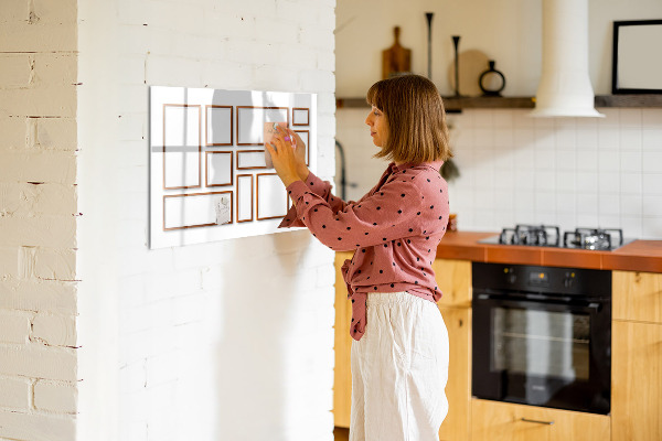 Pizarra magnética de pared con rotulador Un espacio creativo para recuerdos y fotos.