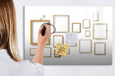 Pizarra borrable de cristal con imanes Un espacio creativo para fotos y notas.