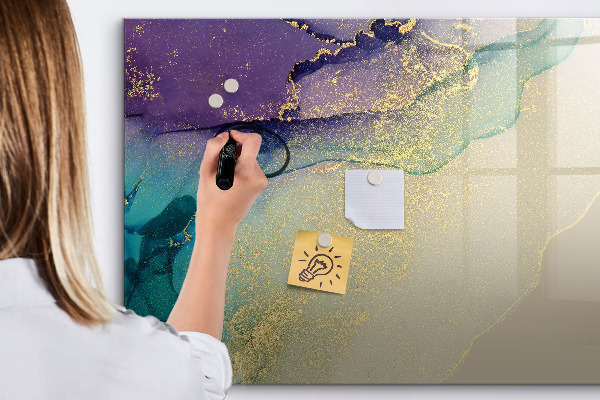 Pizarra magnética de pared con rotulador Un tablero colorido para notas y fotos.