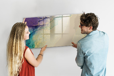Pizarra magnética de pared con rotulador Un tablero colorido para notas y fotos.