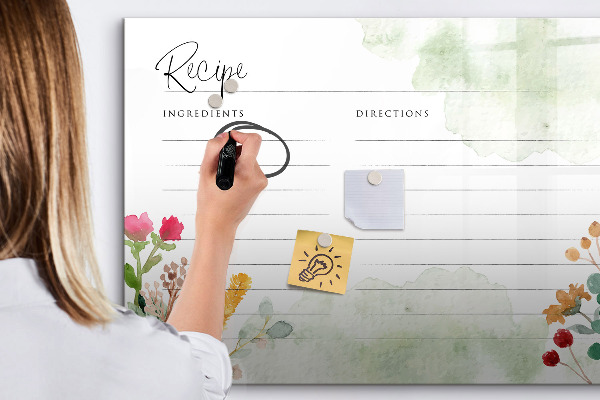 Pizarra magnética de pared con rotulador Un tablero creativo para recetas y recuerdos.