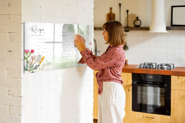 Pizarra magnética de pared con rotulador Un tablero creativo para recetas y recuerdos.