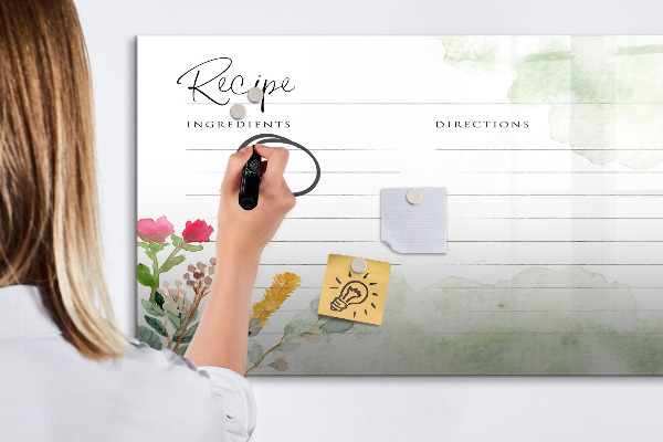 Pizarra magnética de pared con rotulador Un tablero creativo para recetas y recuerdos.