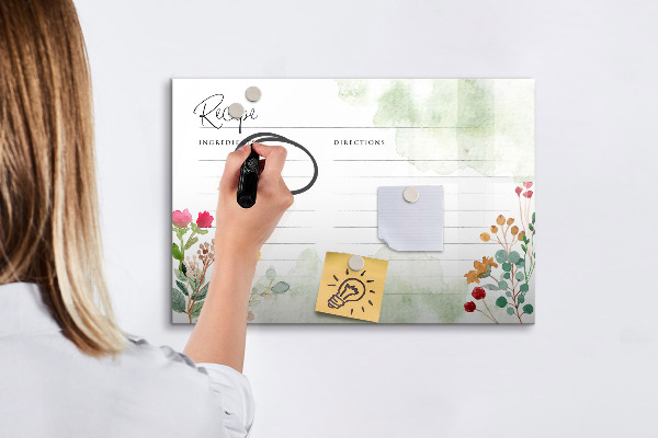Pizarra magnética de pared con rotulador Un tablero creativo para recetas y recuerdos.