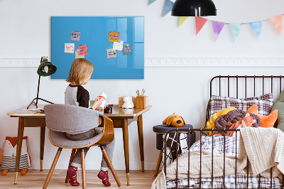 Pizarra magnética de pared con rotulador Un tablero colorido para notas y fotos.
