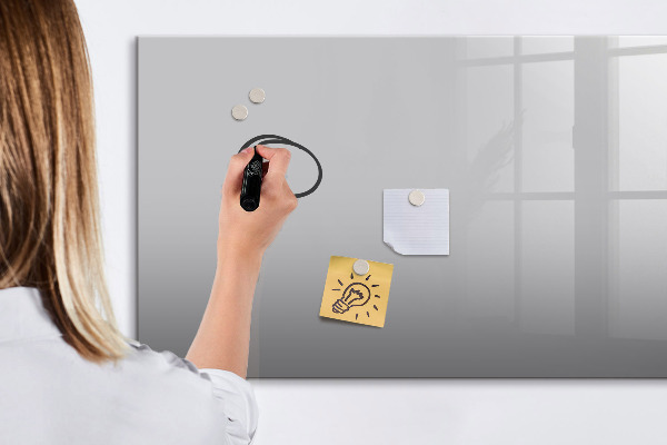 Pizarra magnética de pared con rotulador Un práctico tablero para notas y fotos.