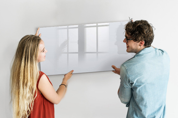 Pizarra borrable de cristal con imanes Un práctico tablero para notas y fotos.