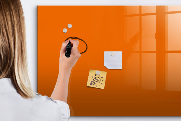 Pizarra magnética de pared con rotulador Una forma creativa de presentar tus fotos