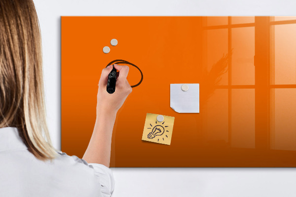 Pizarra magnética de pared con rotulador Una forma creativa de presentar tus fotos