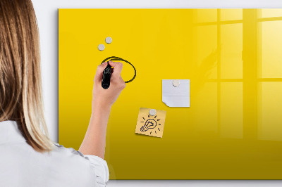Pizarra magnética de pared con rotulador Un tablero colorido para notas y fotos.