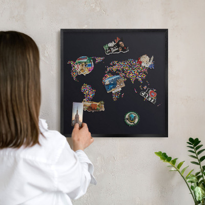 Pizarra magnética para colección de imanes con marco negro Mapa de colores