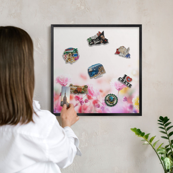 Pizarra magnética para colección de imanes con marco negro Flores en tonos pastel