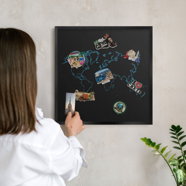 Pizarra magnética para colección de imanes con marco negro Mapa del mundo
