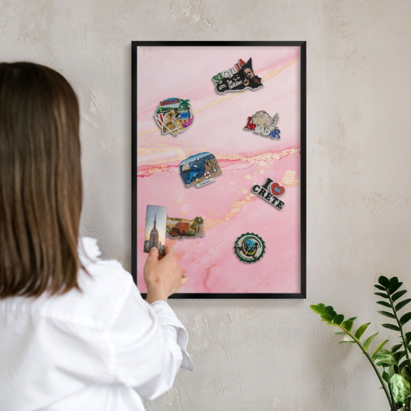 Pizarra magnética para colección de imanes con marco negro Elegancia rosa