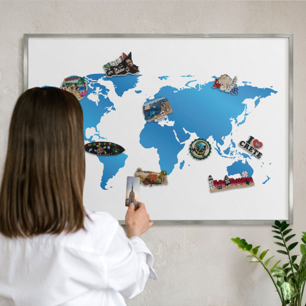 Pizarra magnética para souvenirs de viajes con marco plateado Mapa del mundo