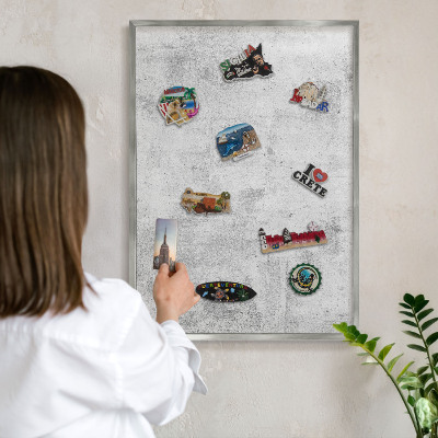Pizarra magnética para souvenirs de viajes con marco plateado Hormigón crudo