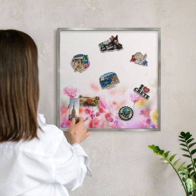 Pizarra magnética para souvenirs de viajes con marco plateado Flores en tonos pastel
