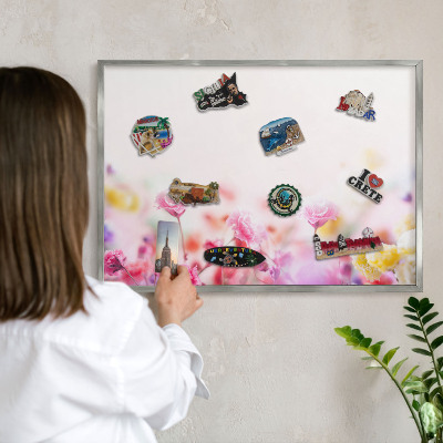 Pizarra magnética para souvenirs de viajes con marco plateado Flores en tonos pastel