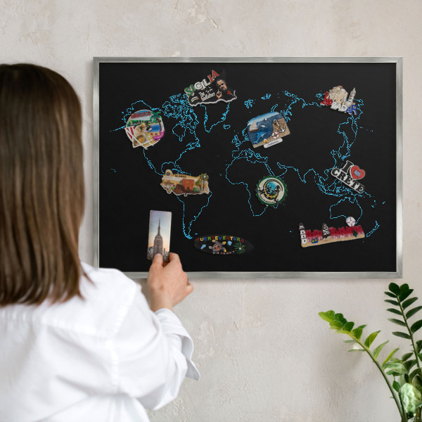 Pizarra magnética para souvenirs de viajes con marco plateado Mapa del mundo