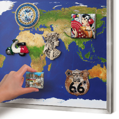 Pizarra magnética para souvenirs de viajes con marco plateado Cartografiando el mundo