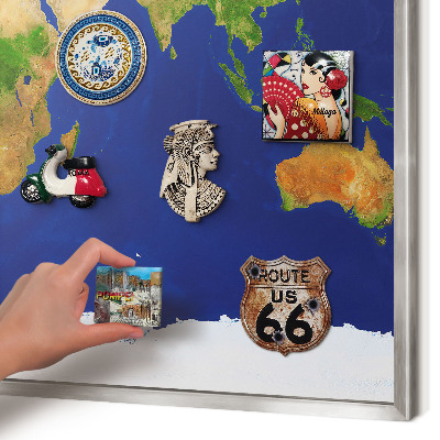 Pizarra magnética para souvenirs de viajes con marco plateado Cartografiando el mundo